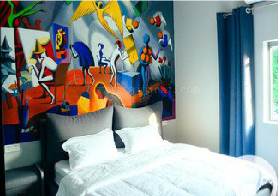 南涧对于酒店的墙体彩绘而言更注重哪些方面？